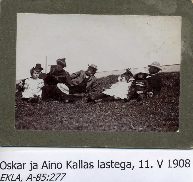 Oskar ja Aino Kallas lastega, 11. V 1908. - EKLA, A-85:277
