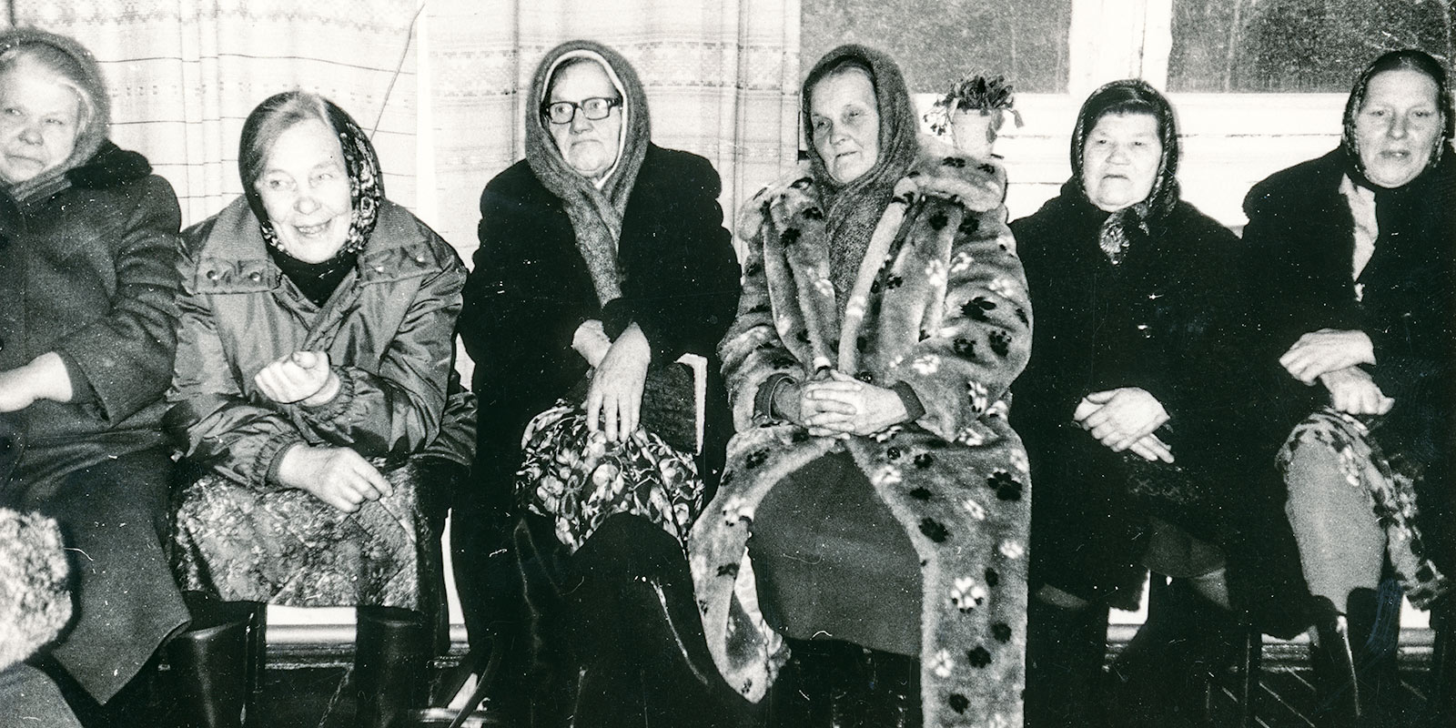 Women of Berezovka, singing at the village club: Rosalie Klimson, Ida Laal, Olga Reile, Ida Mäetam, Emilia Floren, Rosalie Juhkam. Photo: K. Peebo 1993.