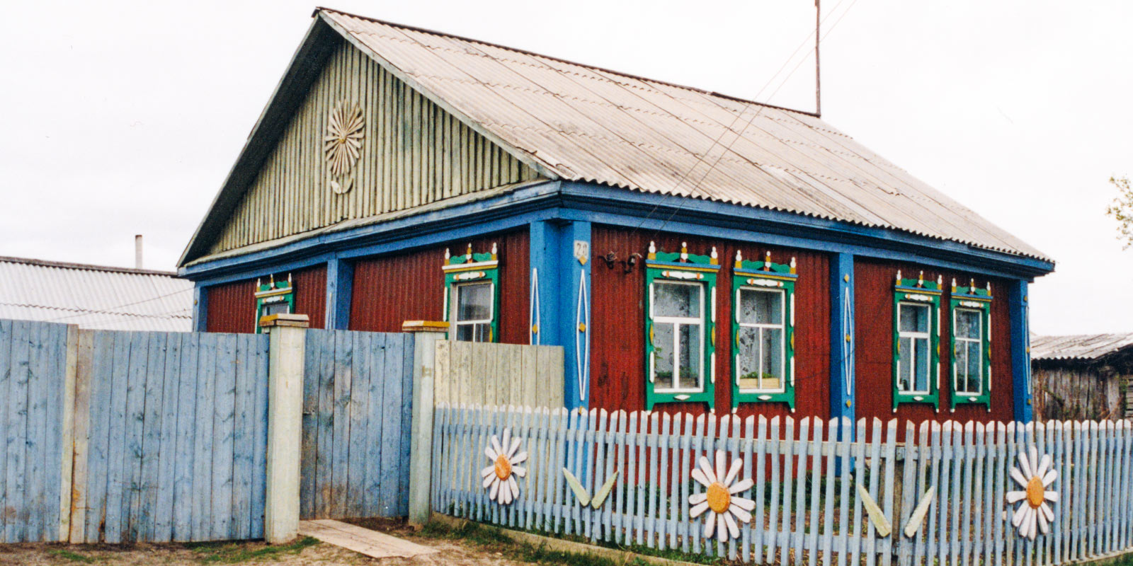 Жилой дом в дер. Николаевка. Фото: А. Корб 1999 г.