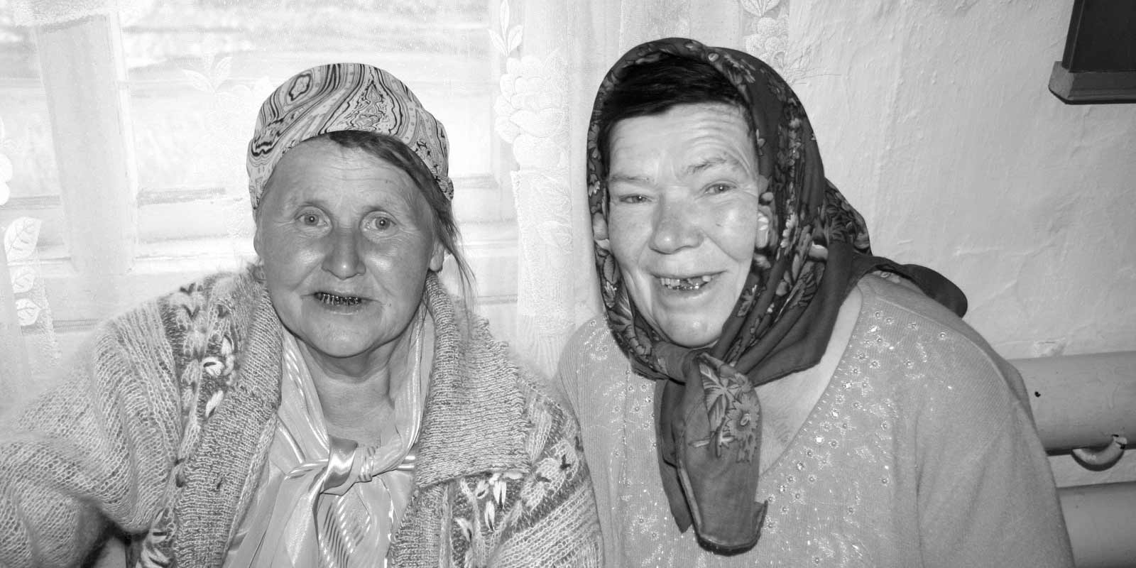 Maria Peterson and Lidia Kondratieva, Haidak village. Photo by Andreas Kalkun, 2008 (ERA).