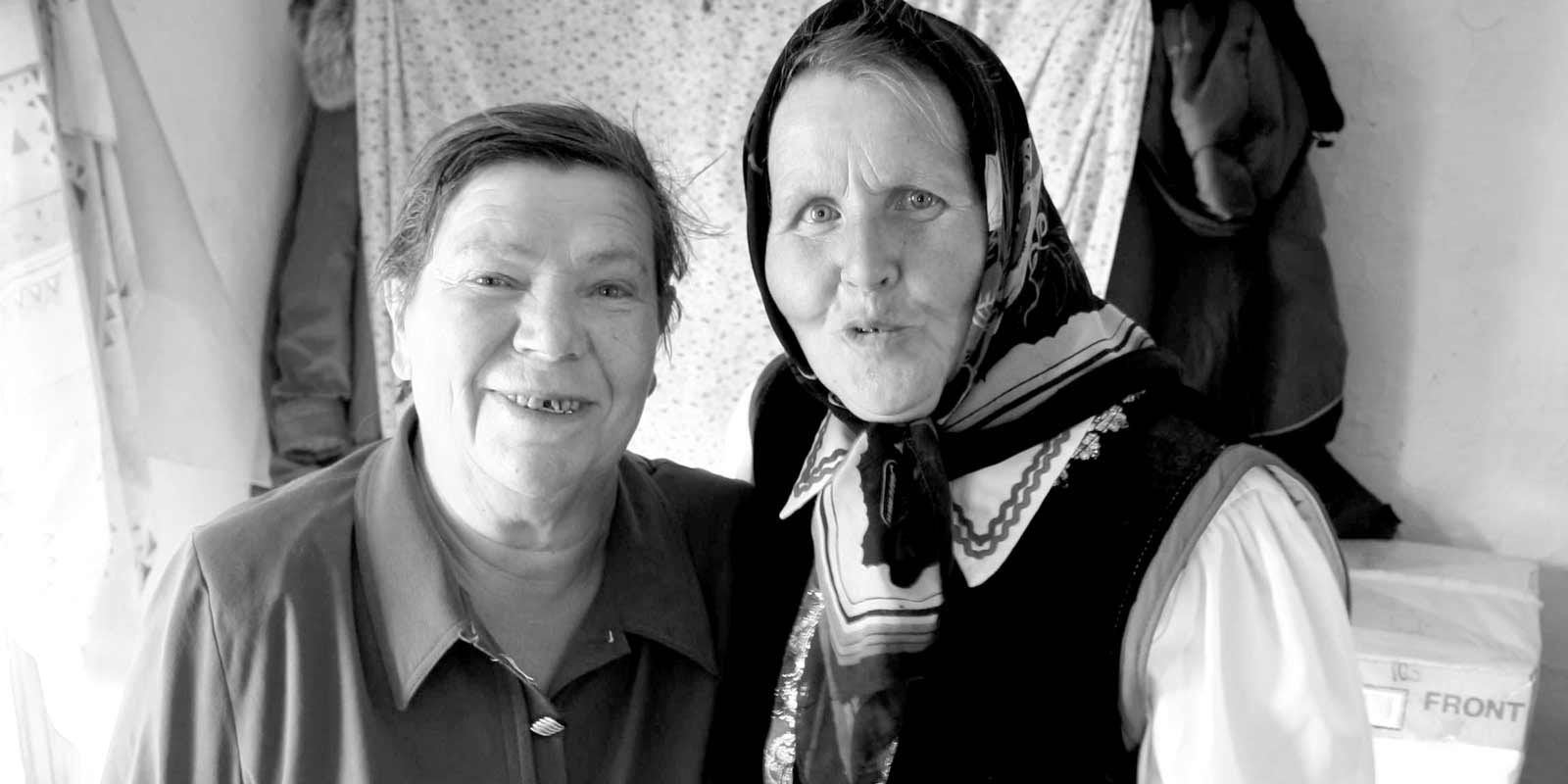 Lidia Kondratjeva ja Maria Peterson. Haida küla. Andreas Kalkuni foto, 2007 (ERA).