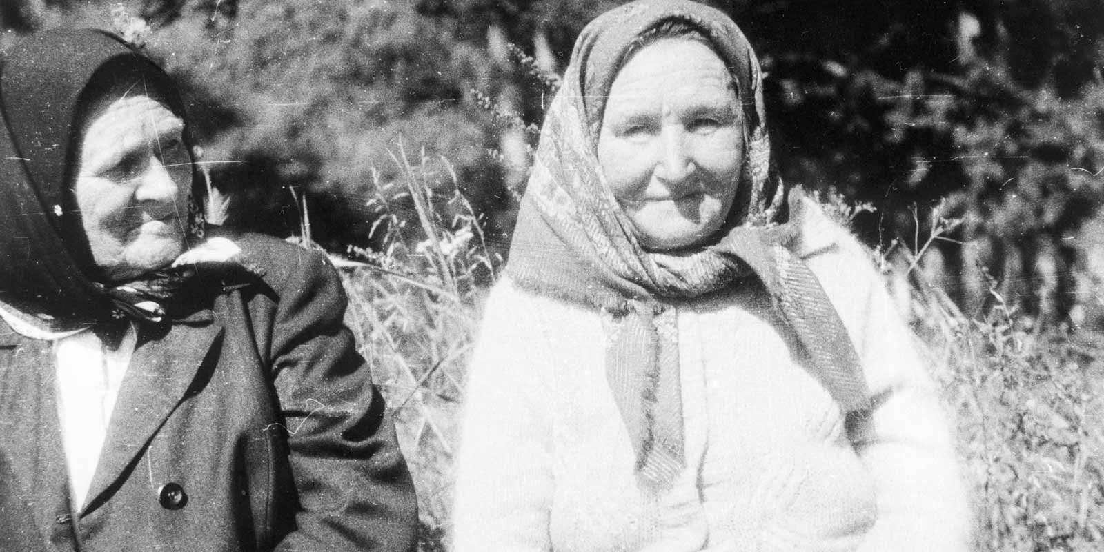 Anna Bogdanova (on the right), Bulatnovka village. Photo by Igor Tõnurist. Private collection, Igor Tõnurist.