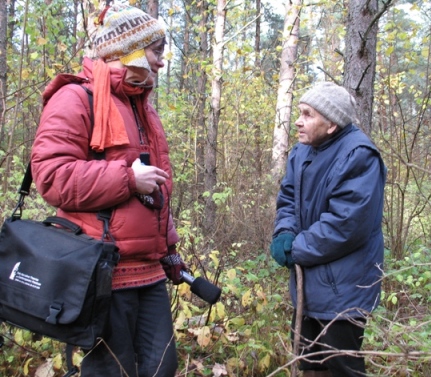 Plise Levalpme elanikuga Phati mel. Muhu khk, oktoober 2005. Foto: Jri Metssalu