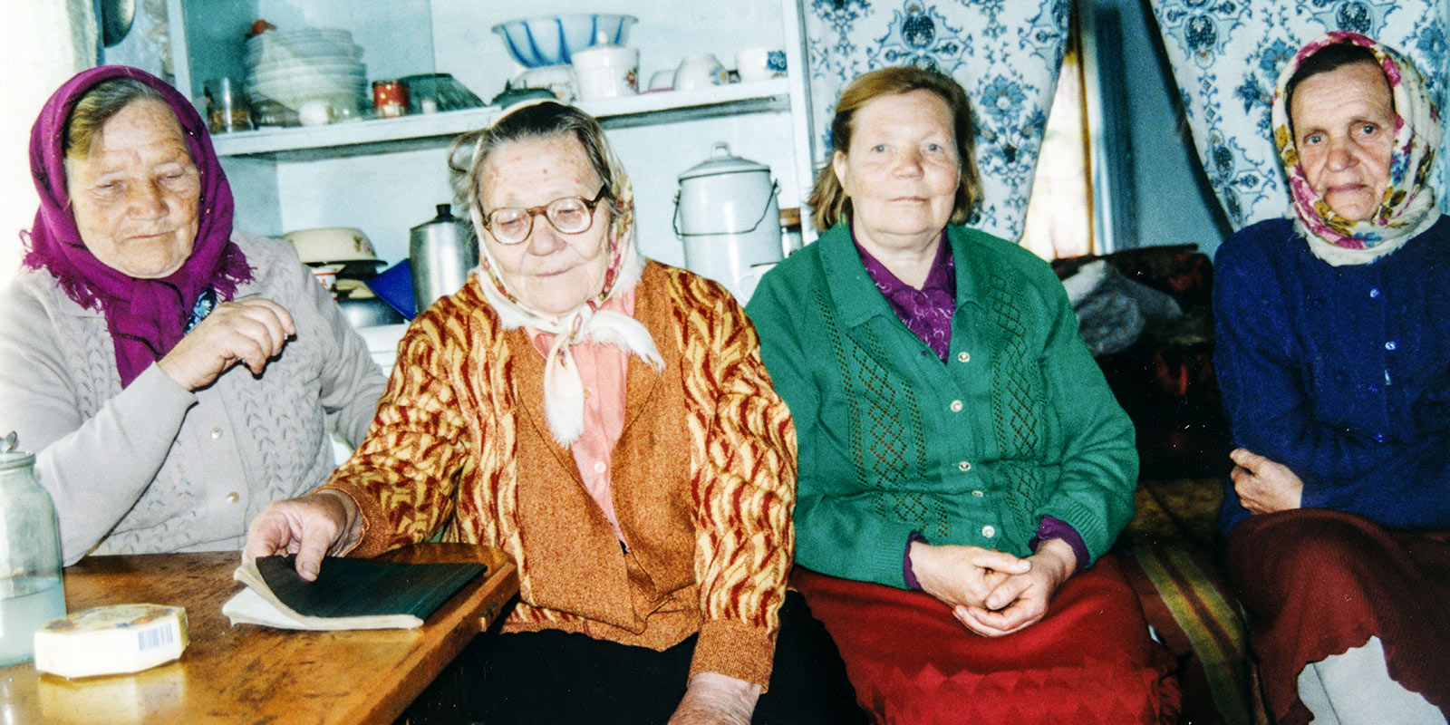 Oravaküla laulikud: Berta Kalamis, Berta Hank, Aliide Kalamis ja Erna Kalamis. Foto: A. Korb 1998. ERA, VF 1058.