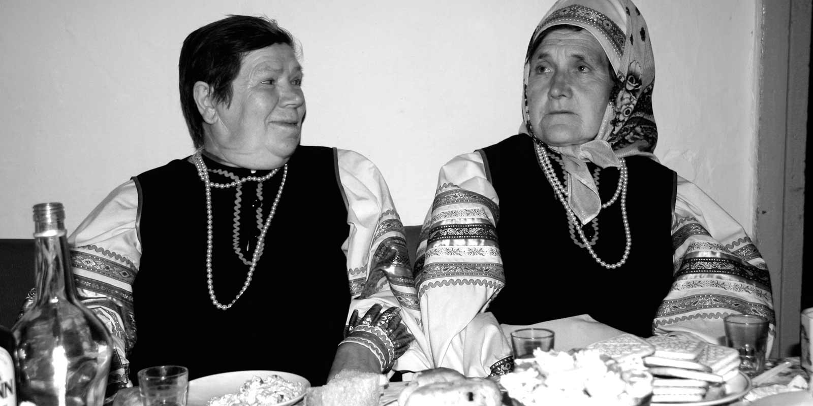 Lidia Kondratjeva ja Maria Ossipova. Haida küla. Andreas Kalkuni foto, 2007 (ERA).