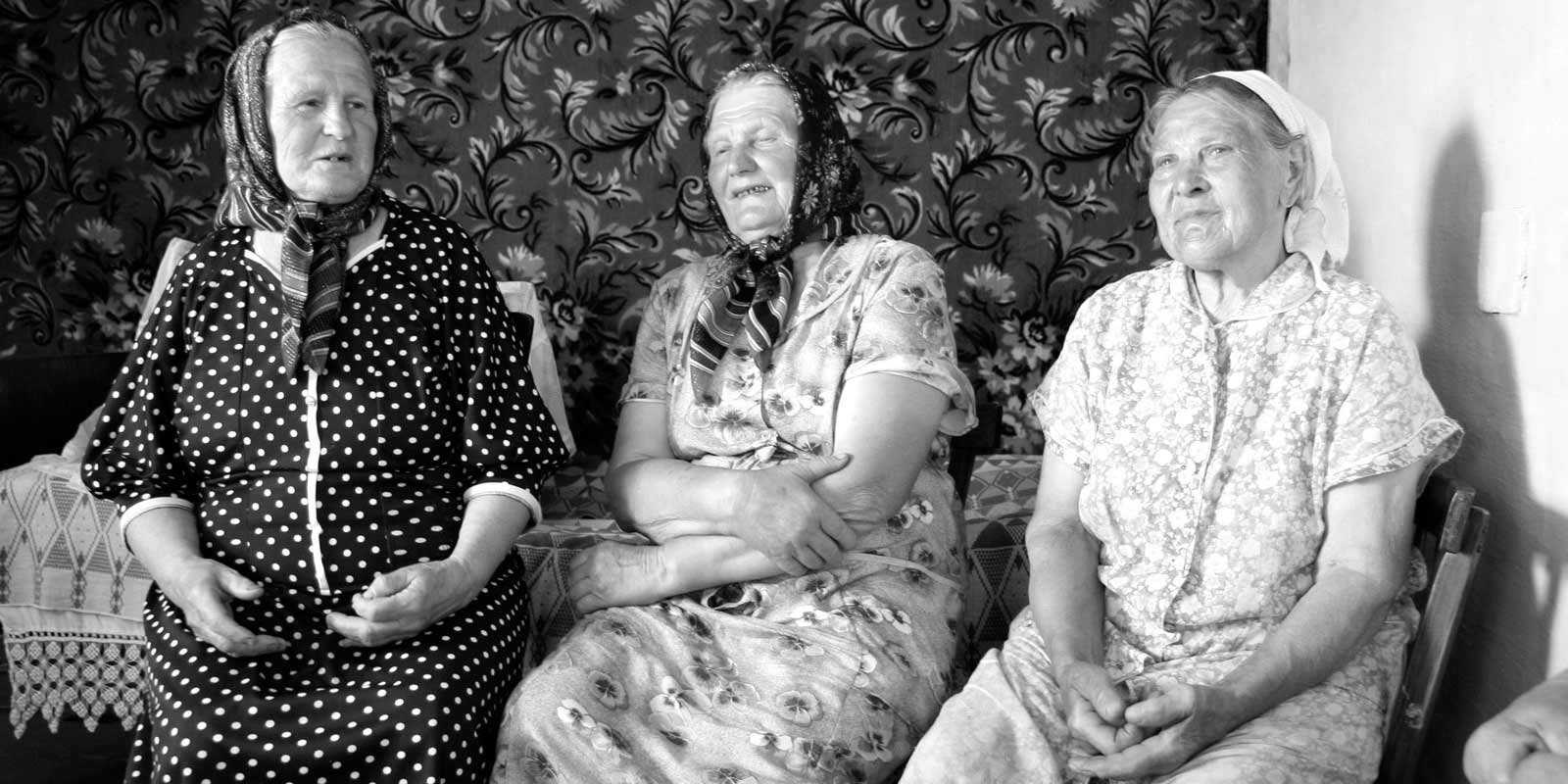 Anna Haavapuu, Maria Eremeeva, Ekaterina Horovets, Krestyansk village. Photo by Andreas Kalkun, 2007 (ERA).