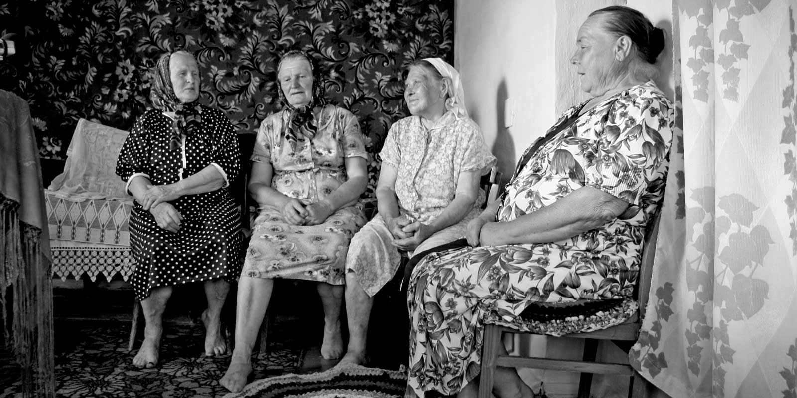 Anna Haavapuu, Maria Eremeeva, Ekaterina Horovets, Vera Eremeeva, Krestyansk village. Photo by Andreas Kalkun, 2007 (ERA).