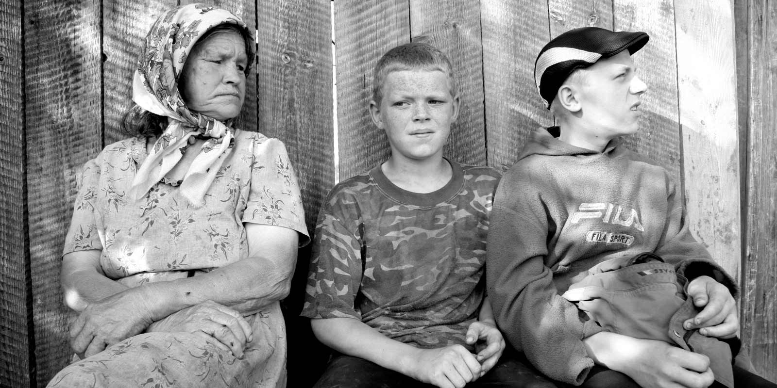 Olga Matveeva with her grandchild and his friend, Haidak village. Photo by Andreas Kalkun, 2007 (ERA).