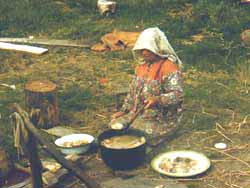 Handi naine jagab kalaleent.