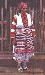 P&otilde;hjaudmurdi rahvar&otilde;ivais 
naine