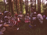 18. juuli 1992  Värska Leiko lauljad piknikul? ?, Maria Enno?, ?, ?, Liidia Lind, ?, ?, Veera Hirsik, Paul Hagu?  Leelopäev?